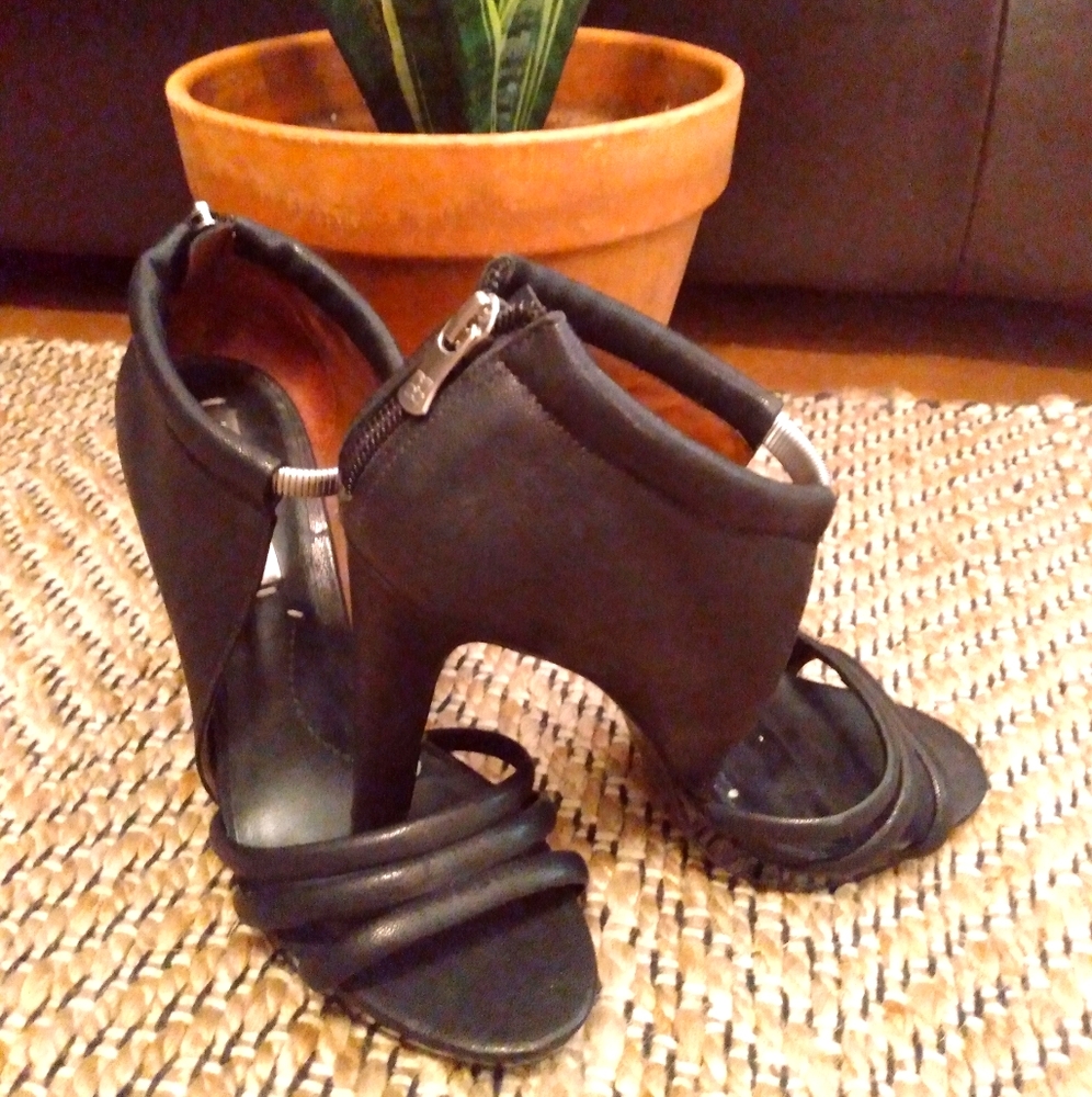 BCBG max zipper heels
